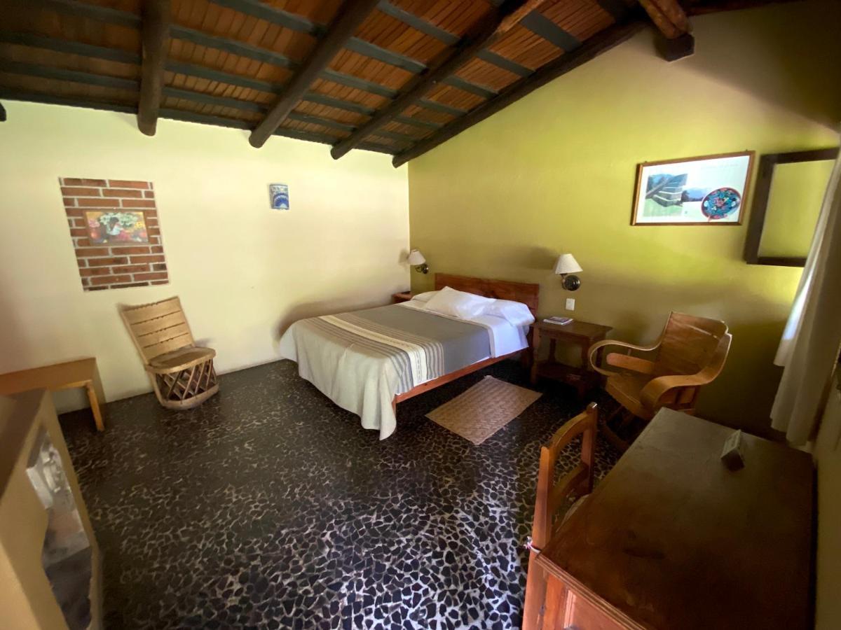Villa Patzcuaro Garden Hotel ภายนอก รูปภาพ
