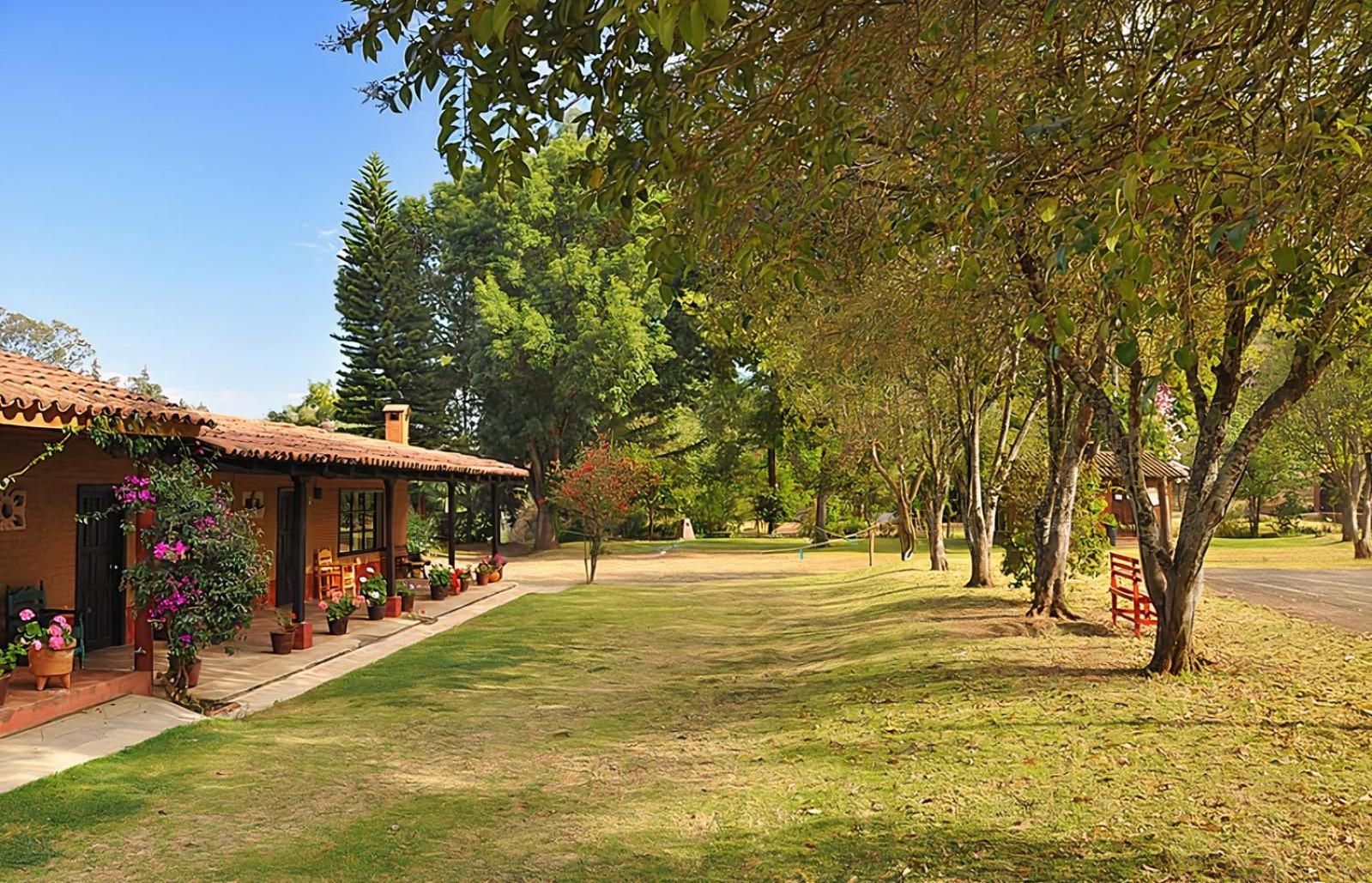 Villa Patzcuaro Garden Hotel ภายนอก รูปภาพ