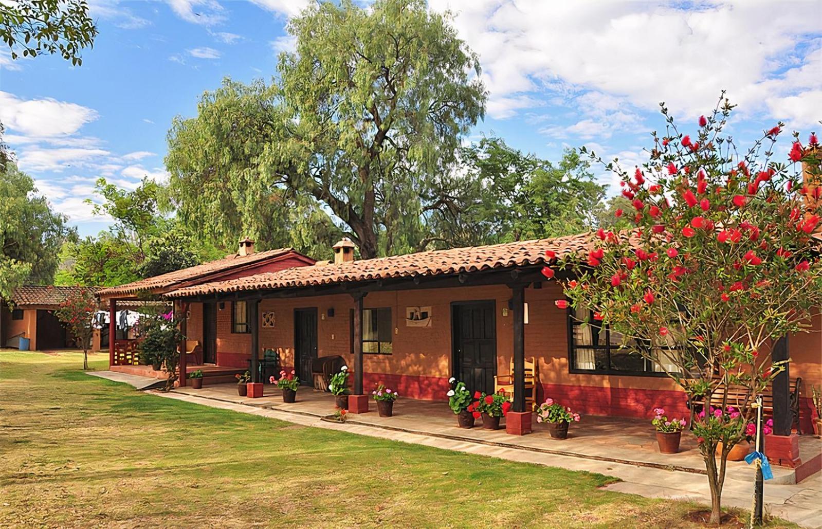 Villa Patzcuaro Garden Hotel ภายนอก รูปภาพ